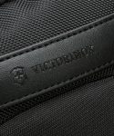 Victorinox-Altmont-Professional-Tablet-Sling-12